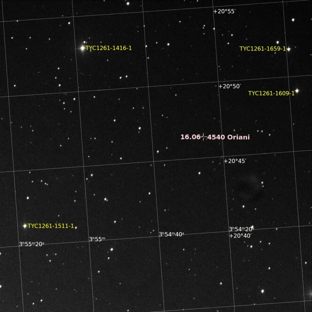 Scroll the slider to switch between the images of Messier 13 and the galaxy IC 4617 (highlighted in red) with and without annotations.